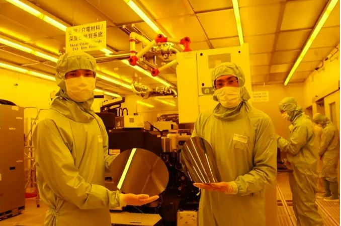 先进封装产能供不应求 传台积电持续购置群创旧厂